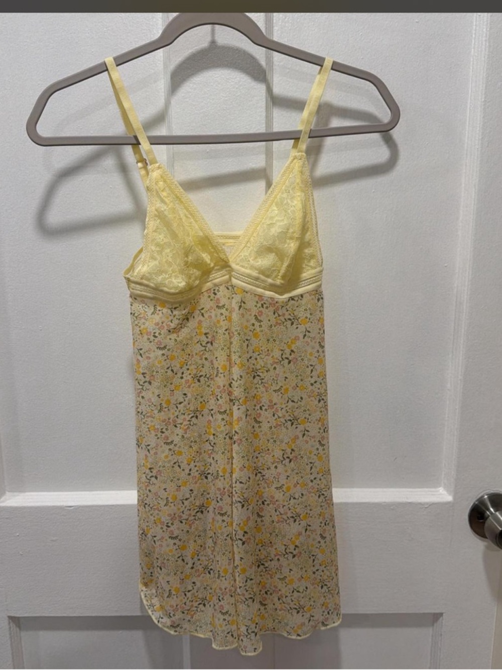 BCBGMAXAZRIA Yellow Floral Lace Trim Chemise Nightgown WK8864-700-UZA Medium